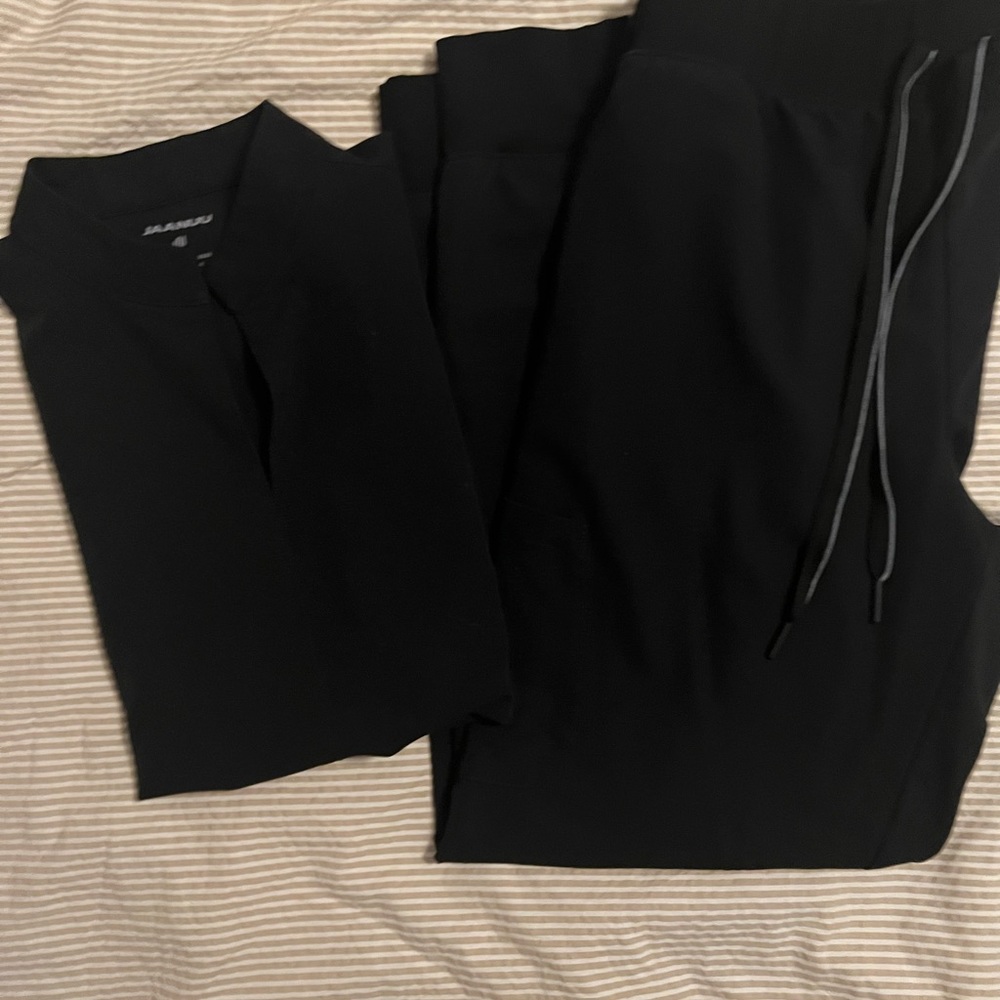 Jaanuu Black Women's scrubs